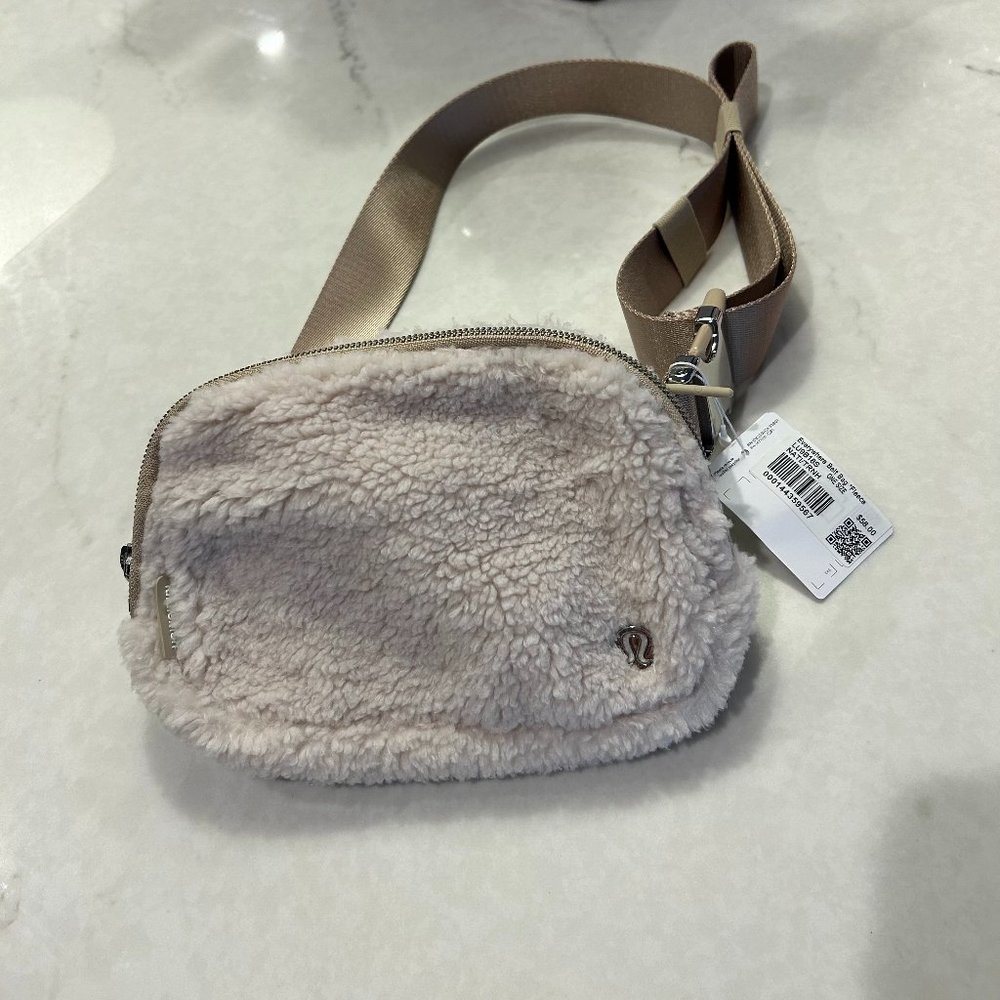 Lululemon Everywhere Fleece Belt Bag